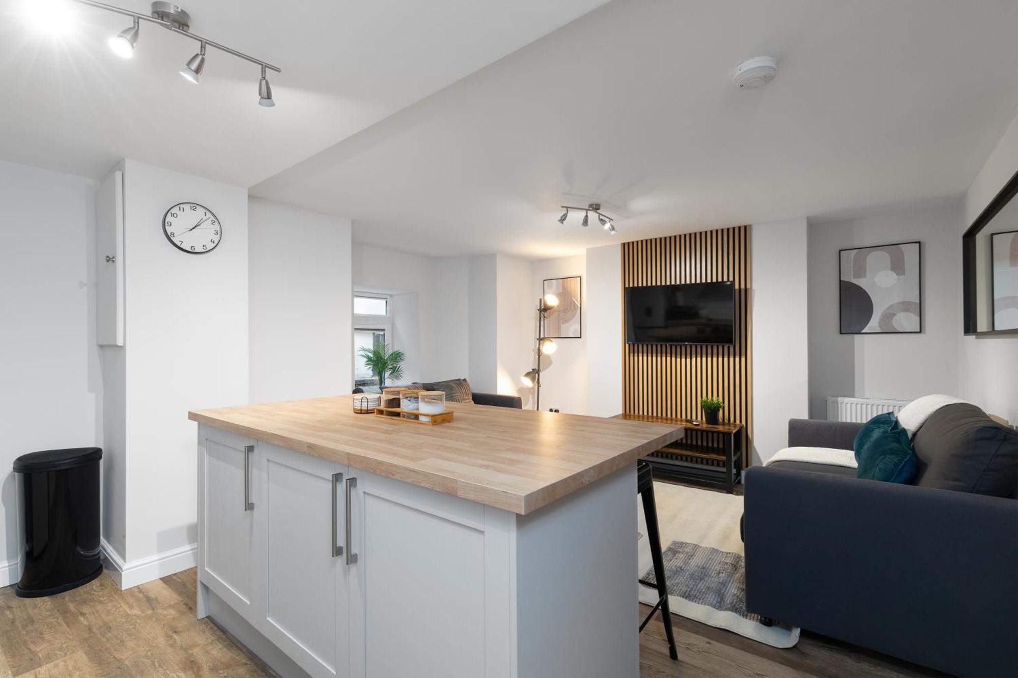 Luxury Lower-Level One Bed Apt Leeds  Exterior photo