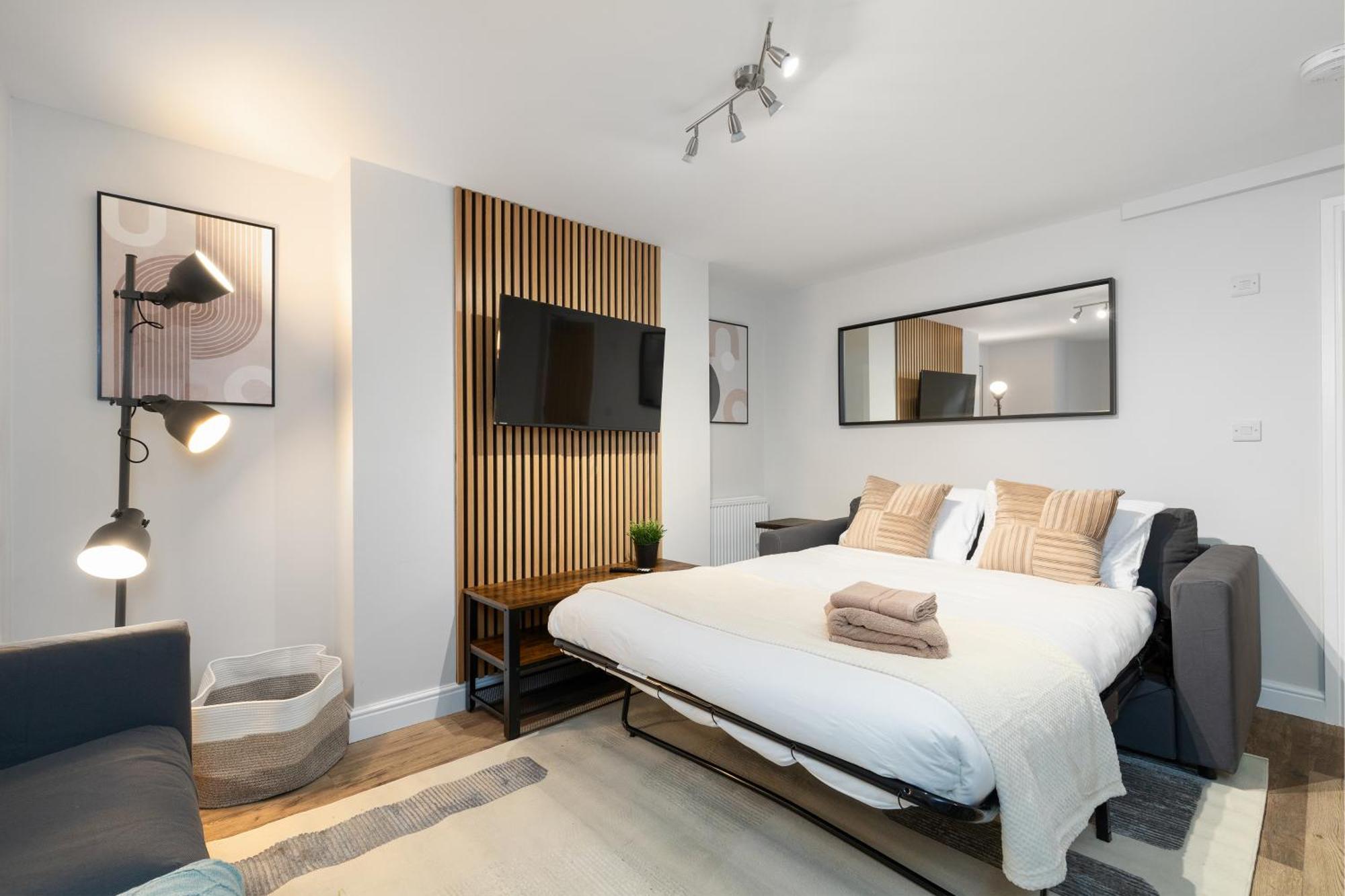 Luxury Lower-Level One Bed Apt Leeds  Exterior photo